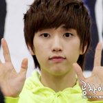 애는 뭔가 <b>정이</b>안감