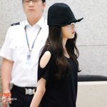 한치의 모공도 <b>허용</b>하지 않는 것 같은 아이유