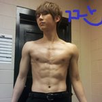 상의 탈의가 <b>특기</b>인 남자 아이돌