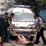남편 불륜 참지못한 여성, 알몸 <b>항의</b>