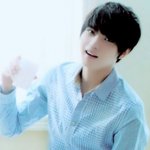 깔끔한 <b>셔츠</b>가 어울리는 남자 아이돌
