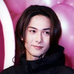 이런 장발 남자가 훨씬 좋습니다.