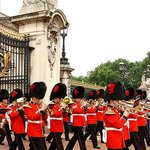 행진하는 <b>주석</b>병정들