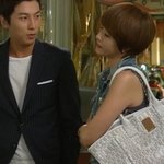 김선아 vs <b>임수향</b>, 같은 가방 다른 느낌