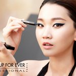 <b>물속</b>에서도 빛나는 메이크업포에버 장윤주 섀도우