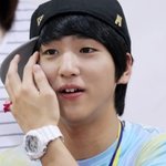 귀엽게 <b>모자</b> 돌려쓴 아이돌들
