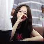 크리스탈 활짝 웃는 <b>모습</b> 거의 처음 보는 거 같음ㅋㅋㅋ