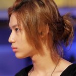 남자 아이돌들의 묶음 머리 <b>st</b>