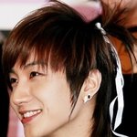 "코<b>성형</b>한거 확티나는 <b>아이돌</b>1위"