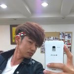 ★신사의 품격 이종혁 <b>청재킷</b>에 알록달록 머리띠 반항아 포스