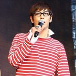 스트라이프 <b>패션</b>의 남자 아이돌