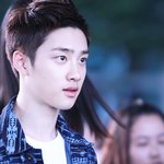 군대<b>갈기</b>세로 머리를 자른다.