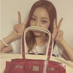 구하라 최근, 자기 <b>몸</b>만<b>한</b> 가방들고 초딩 포스