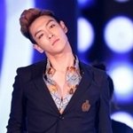 <b>옷</b>을 입고 있어도 섹시한 <b>남자</b> 연예인들