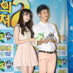 옷이랑 <b>한몸</b>이 되버린 아이유, 정말 복숭아다 ㅋㅋ