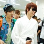 공항 패션이 <b>독특</b>했던 아이돌