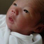 36시간걸려 <b>엄마뱃속</b> 탈출한 아들 폭풍성장 사진방출:-)