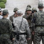 남조선<b>동무</b>...미제<b>동무</b>.. 사진좀찍게 비키라우!!