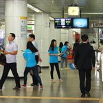 광화문 지하철역에 뜬 6·25전쟁납북진상규명위원회 대학생 홍보대사들