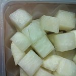 치킨무 먹으려고보니 이<b>물질</b>같은게