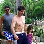 톰 크루즈랑 <b>물놀</b>이 간 수리