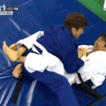 <b>야밤</b>에 흐흐흐흐 한 짤 투척