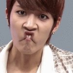 스스로 <b>엽사</b>를 만드는 남자 아이돌