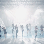 <b>소녀</b>들이 <b>소년</b>들을 끌어내