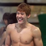 넓은어깨,넓은<b>등판</b>을 가진남자들