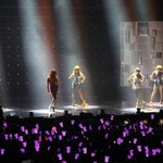 아이돌 그룹 <b>단독</b> 콘서트 야광봉 <b>사진</b>들