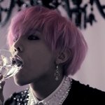 <b>지용</b>이는 잘생긴건 아니고
