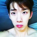 <b>쇄골</b> 자랑 인증 셀카 찍은 아이돌