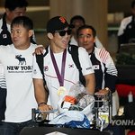 <b>런던</b>올림픽 부상 투혼 김현우 선수 입국!!   (휠라코리아)