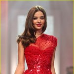 우량아 엄마 <b>미란다</b> 커 최근 런웨이 샷