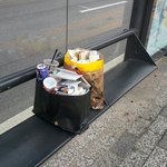 좀 심한것같은 버스정류장쓰레기(사진有느님)