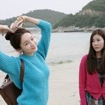 극과 극, <b>상반</b>된 표정의 스타들