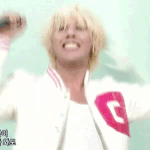 권지용 인기가요 컴백 <b>무대때</b>