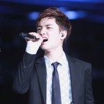<b>슈트</b>입은 도경수는 멋이다.