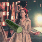 오이를 피하는<b>시카</b>.gif