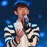 <b>애절</b>한 표정으로 노래하는 아이돌