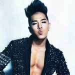 다크 <b>포스</b> 내뿜는 아이돌 화보