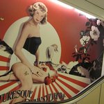 세계 1위의 백화점. 욱일<b>승천</b>기연상시키는 그림 게시. "이것은...