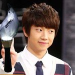 장우영이 응<b>원봉</b>들고있는거 합성
