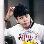 권지용이 뱅봉들고있는거 <b>합성</b>