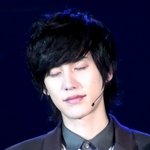 조<b>드름</b>요 입톡 뿌우 ><