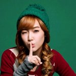 '쉿'하는 <b>포즈</b>의 아이돌 멤버