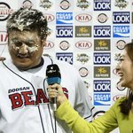 물벼락 보단 케이크 세례가 낫다