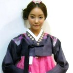 한복마저 <b>트랜</b>디 하게 승화하는 연예인 최강 꽃간지는?