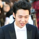 넓은 <b>이마</b>가 매력인 아이돌 멤버