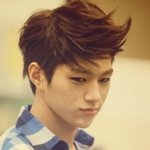 <b>체크</b> 셔츠가 어울리는 아이돌